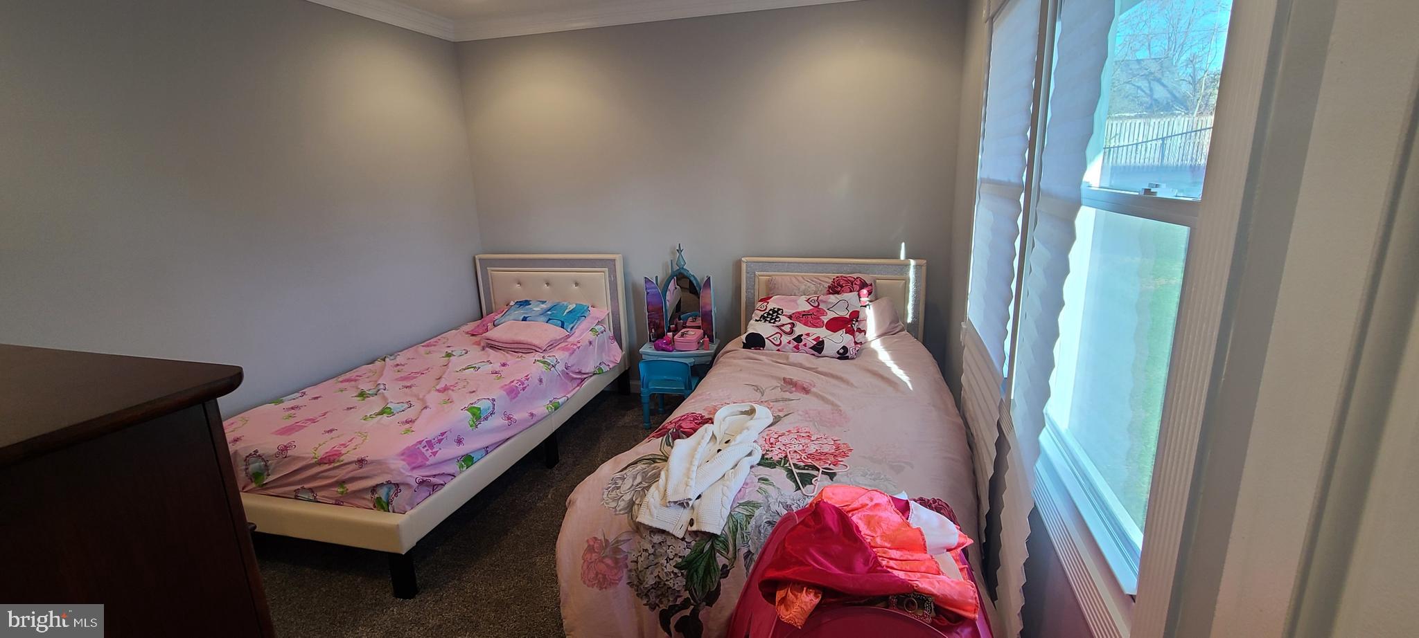 WHITE HALL - Residential