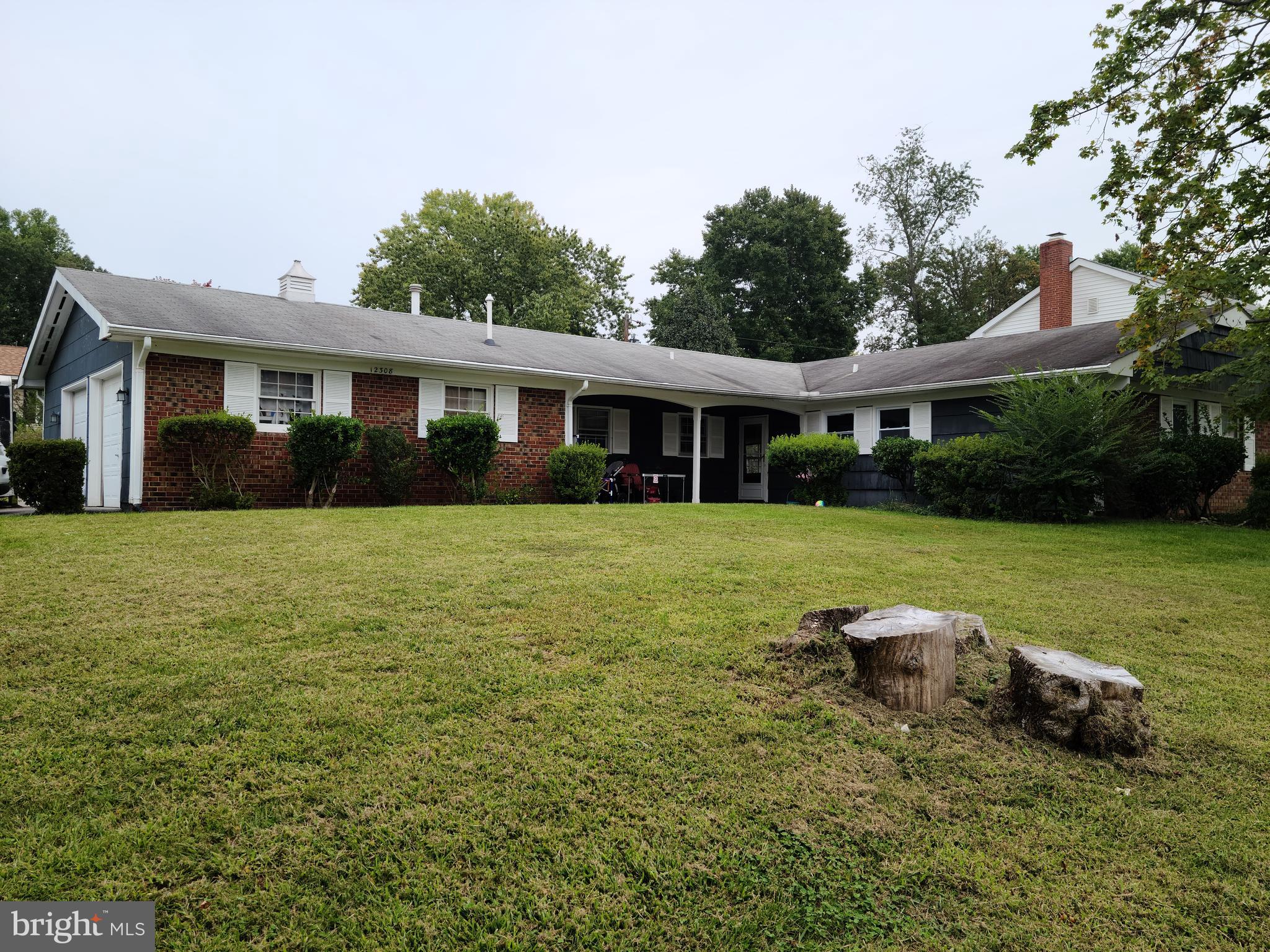 WHITE HALL - Residential