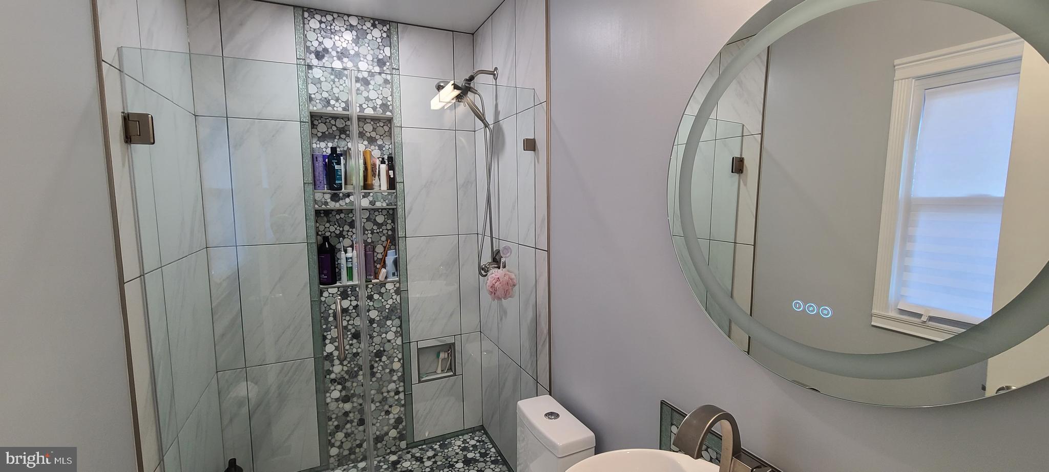 WHITE HALL - Residential