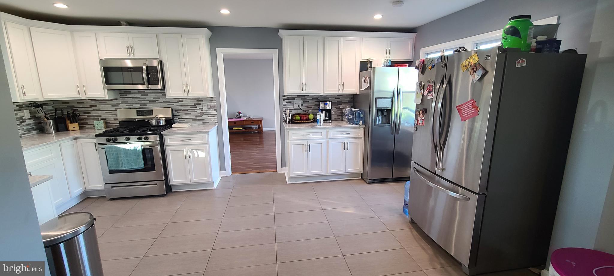 WHITE HALL - Residential