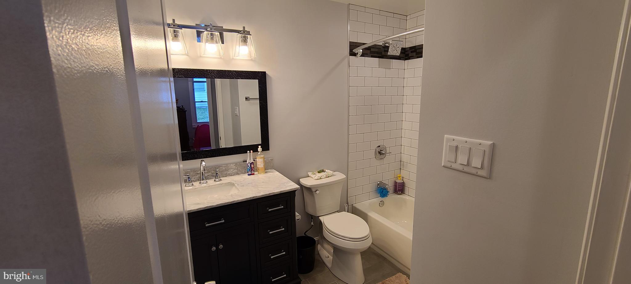 WHITE HALL - Residential