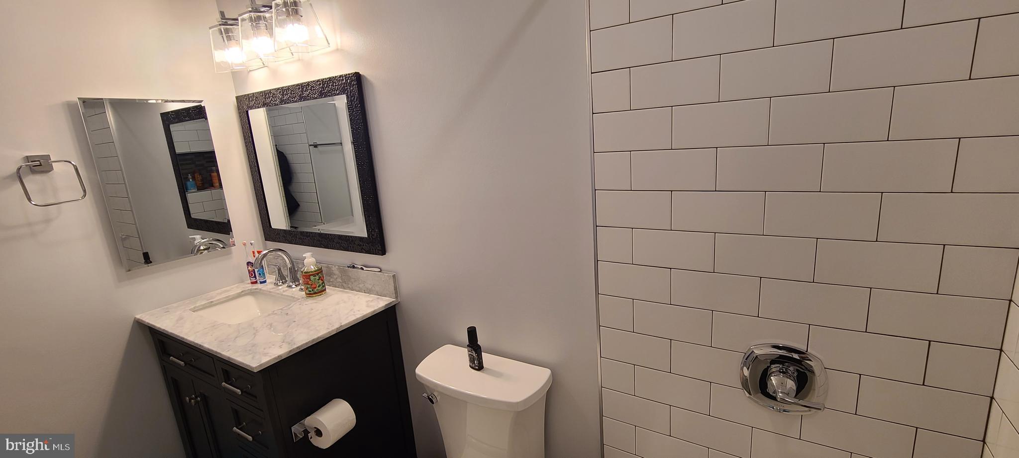 WHITE HALL - Residential