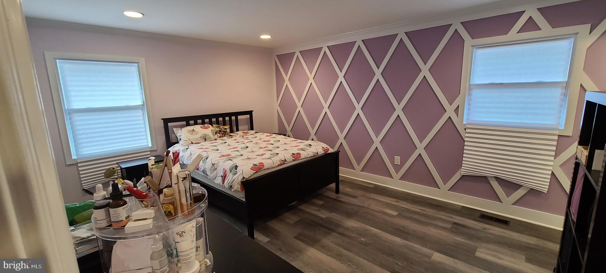 WHITE HALL - Residential