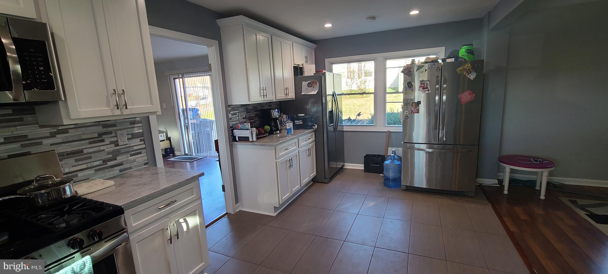 WHITE HALL - Residential