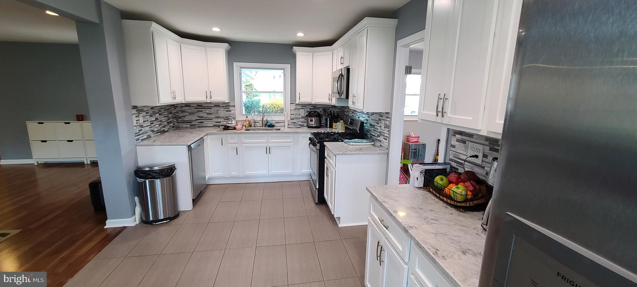 WHITE HALL - Residential