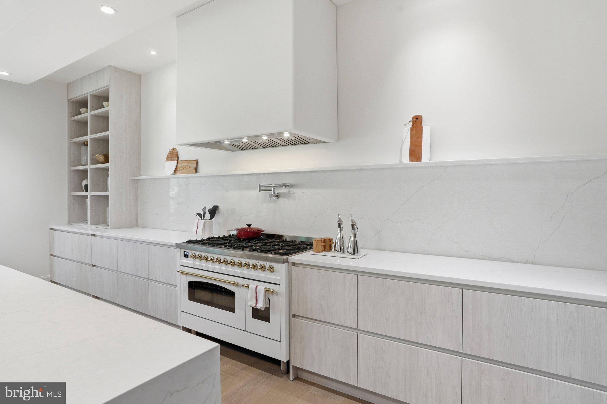 PIMMIT HILLS - Residential