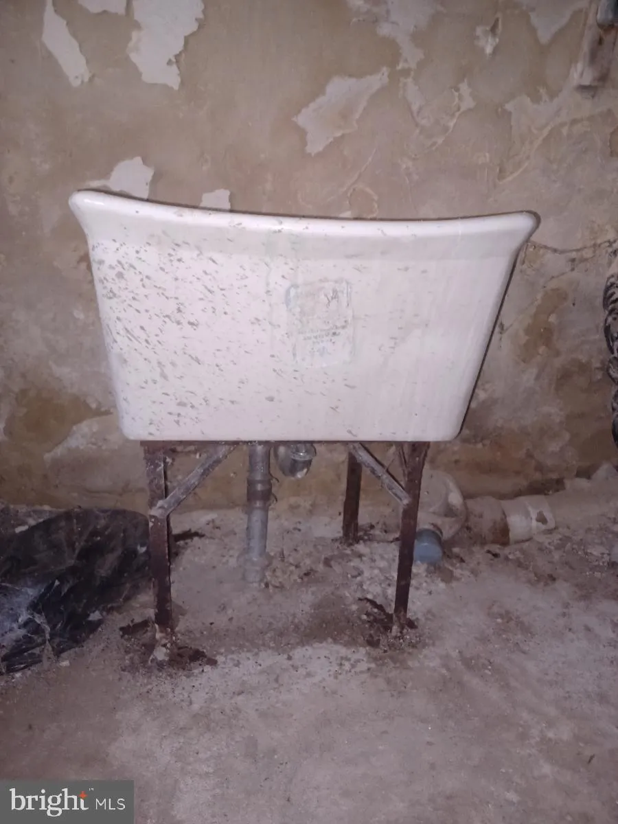 Philadelphia, Pennsylvania 19132, United States, 2 Bedrooms Bedrooms, ,1 BathroomBathrooms,Residential,Contingent,43302