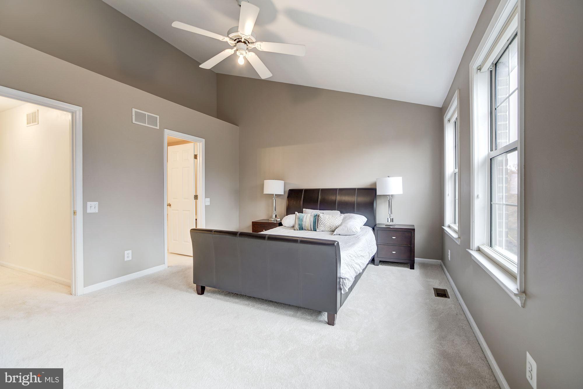 ISLAND CREEK - Residential