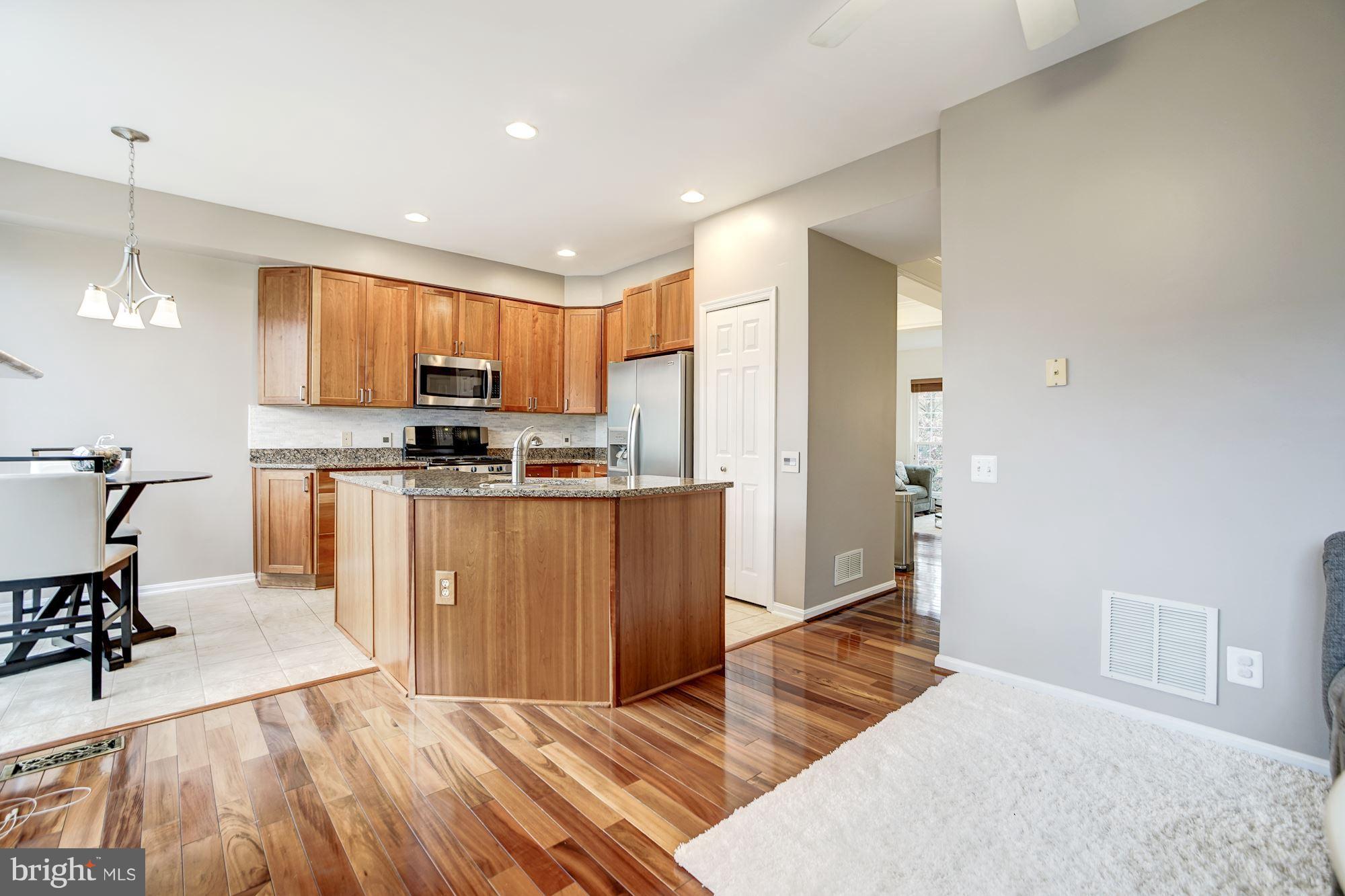 ISLAND CREEK - Residential