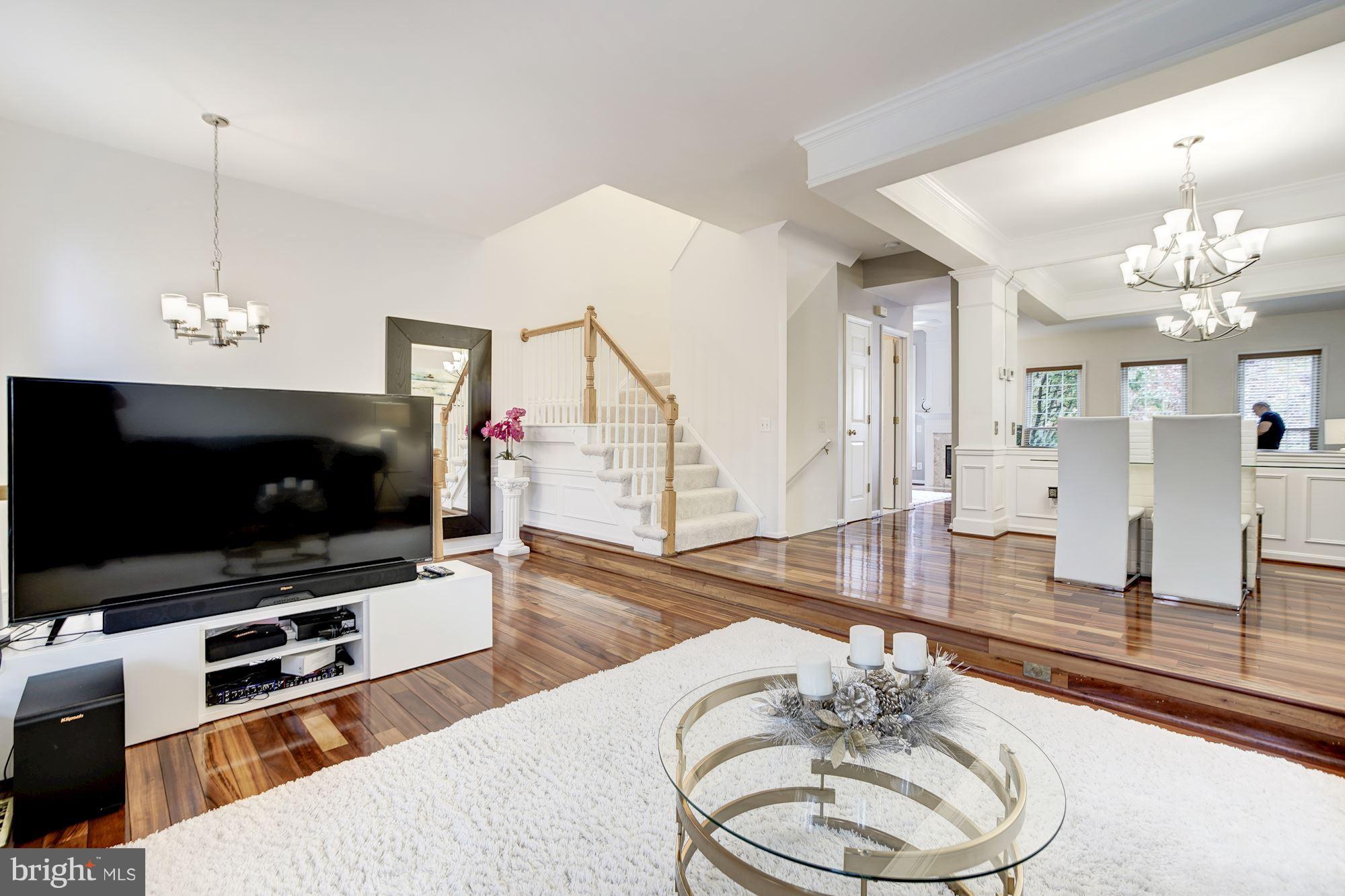 ISLAND CREEK - Residential