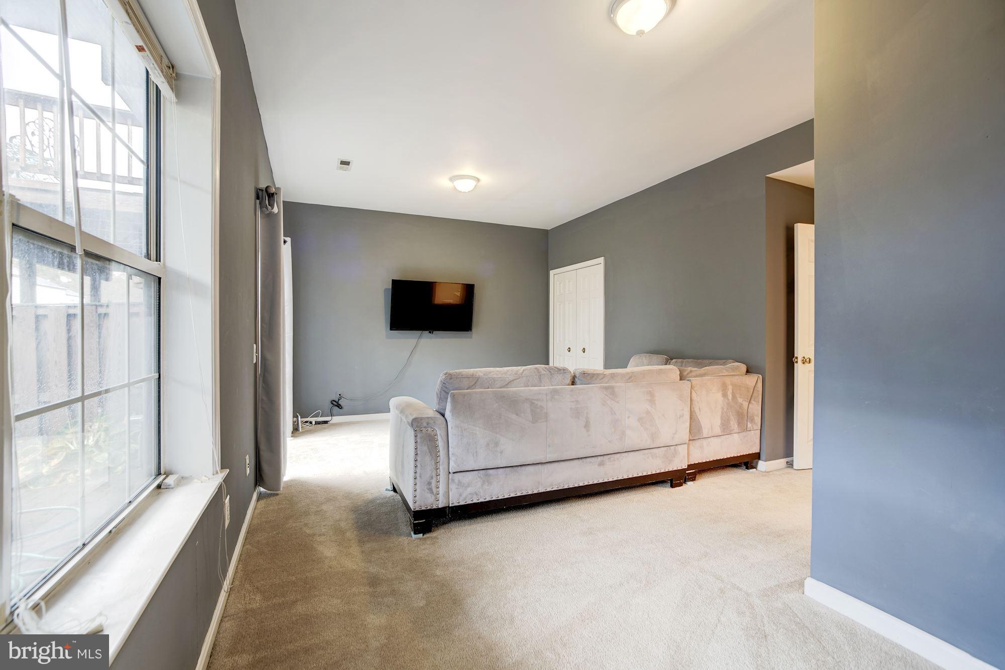 ISLAND CREEK - Residential