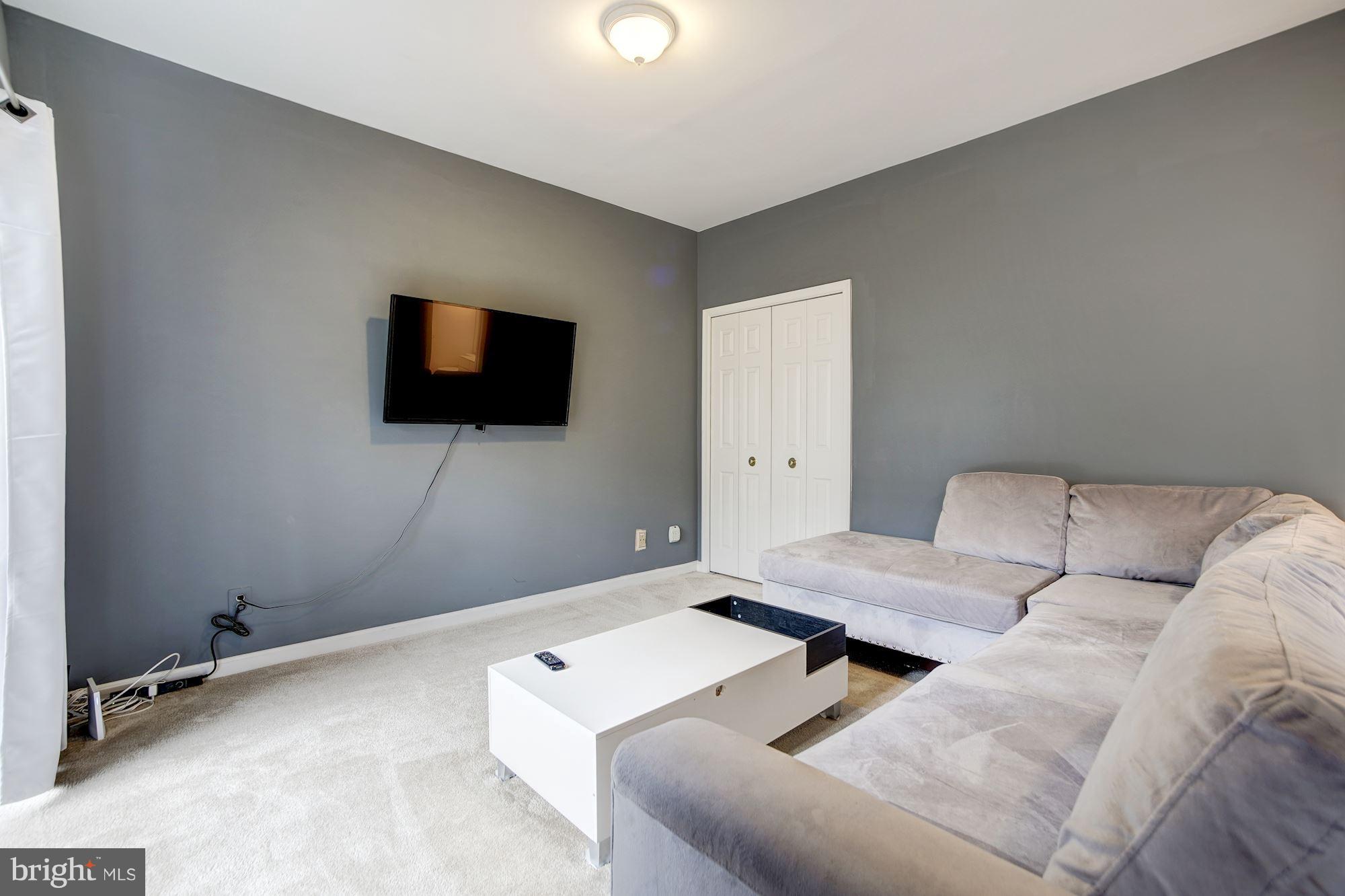 ISLAND CREEK - Residential