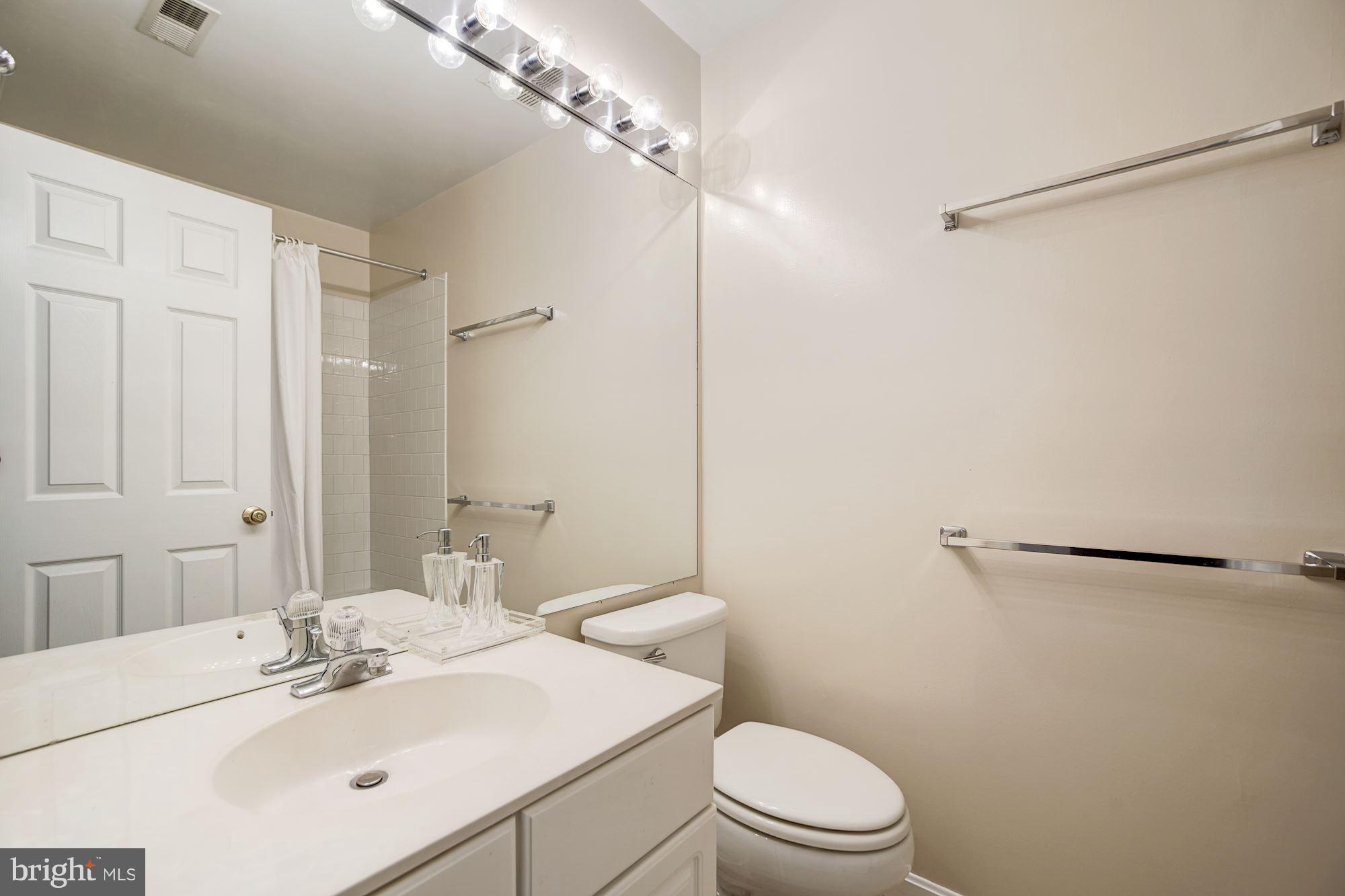 ISLAND CREEK - Residential