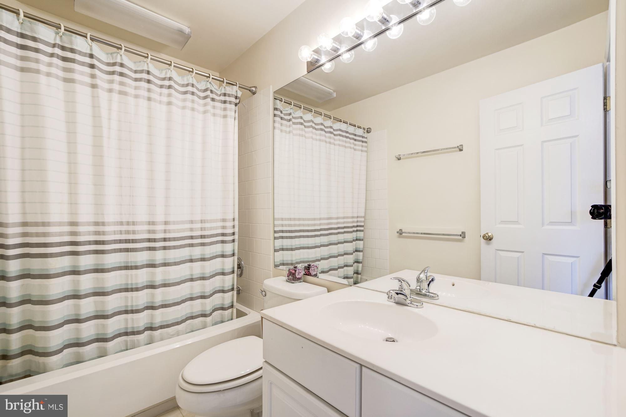 ISLAND CREEK - Residential