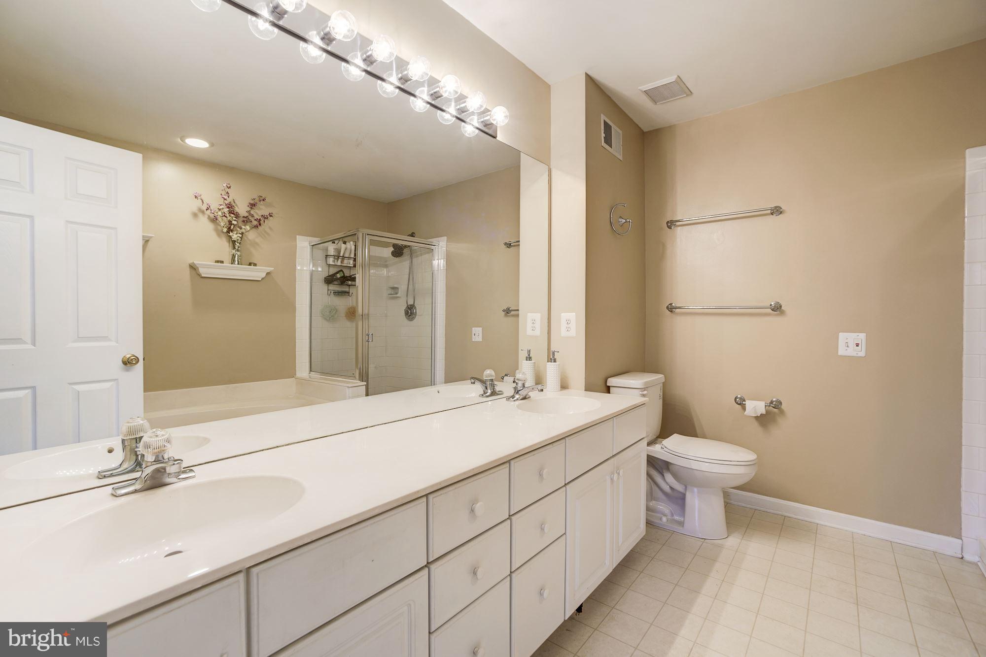 ISLAND CREEK - Residential