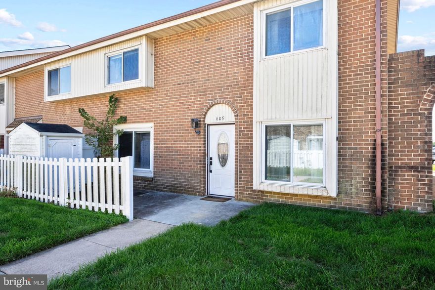 BACK TO ACTIVE! Welcome to 609 Cobble Creek Curve, a well-maintained 3 bedroom, 2.5 bath end-unit townhome condo offering true move-in ready convenience. The main bedroom features its own private bathroom, providing comfort and privacy. All appliances, including the washer and dryer, are included for added ease. Enjoy low-maintenance living with affordable fees in a prime Newark location, making commuting or exploring the area a breeze. This home has been lovingly cared for by its current owners and is ideal for a first-time buyer, someone looking to downsize, or anyone seeking a comfortable, low-key lifestyle. Do not miss this opportunity to own a spacious end-unit home with the perfect balance of convenience and ease.