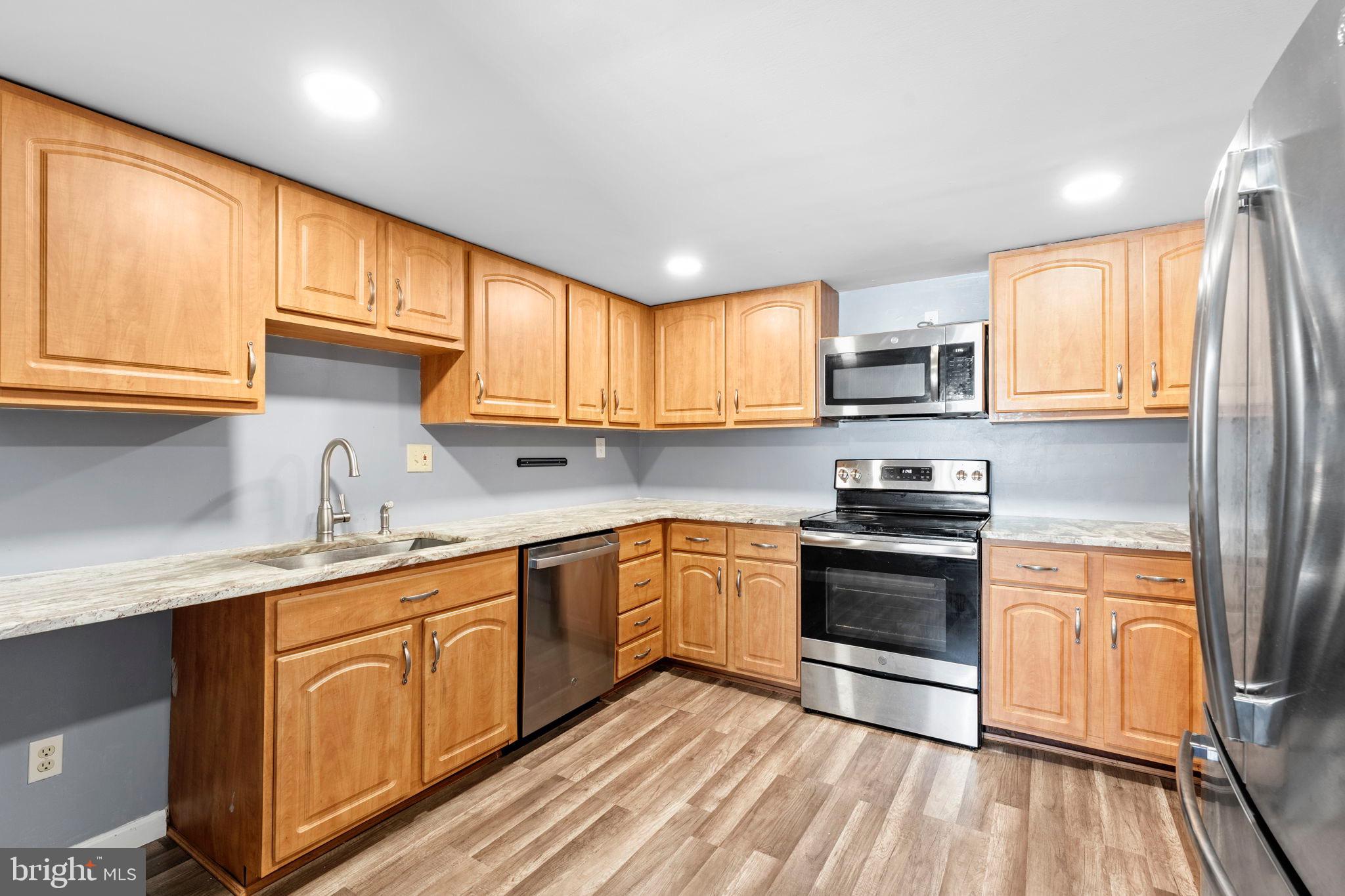 STONES THROW - Residential