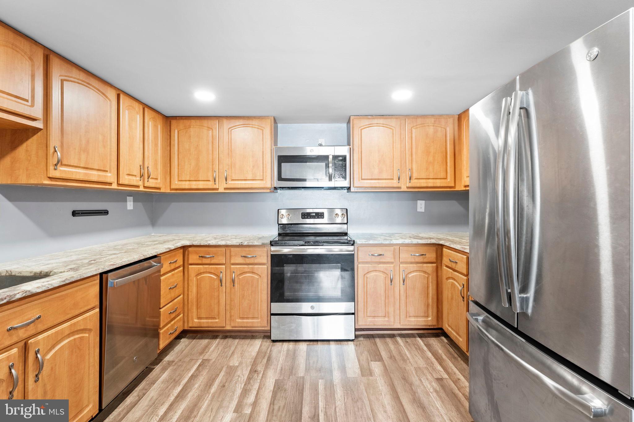 STONES THROW - Residential