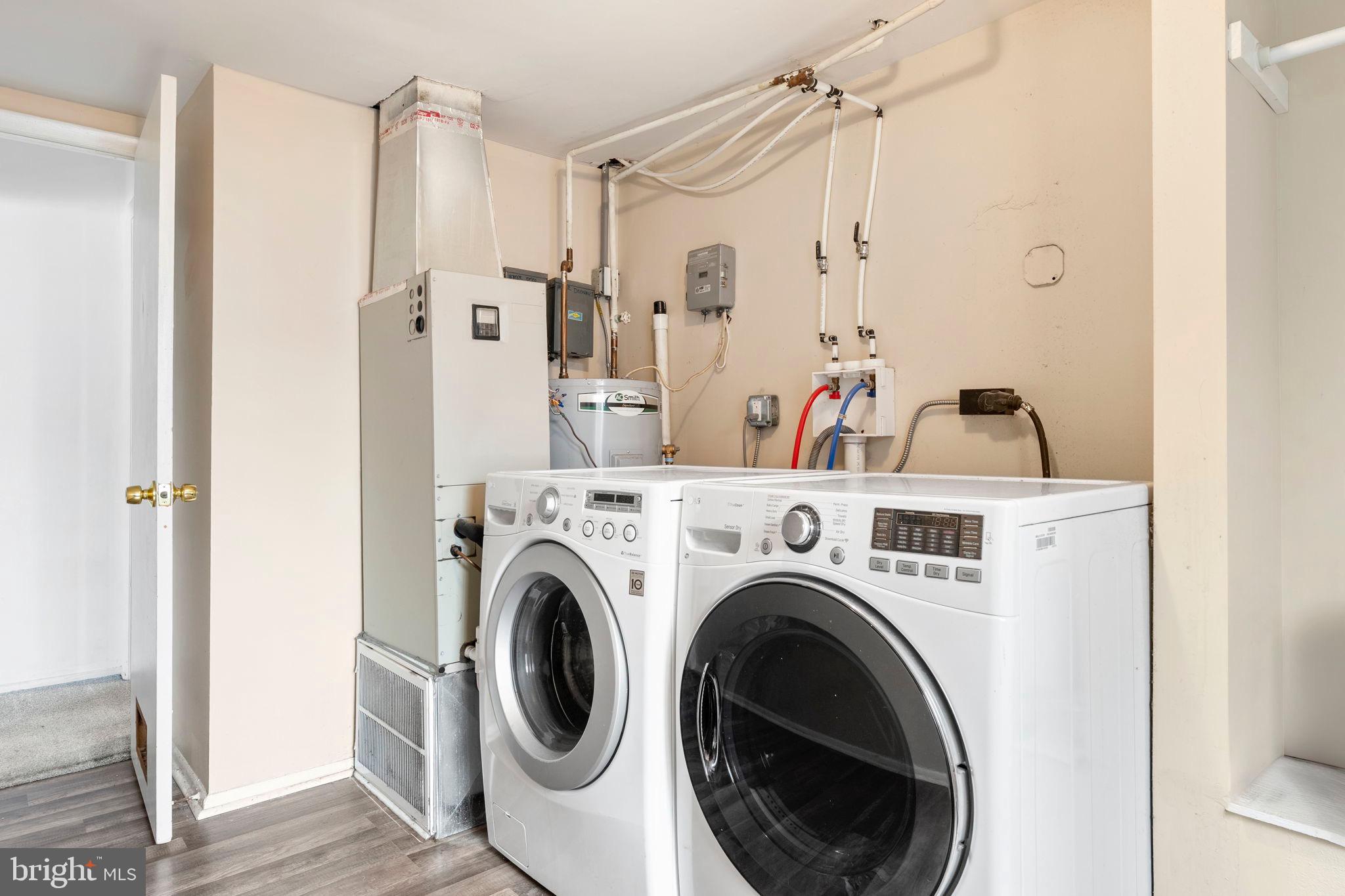 STONES THROW - Residential