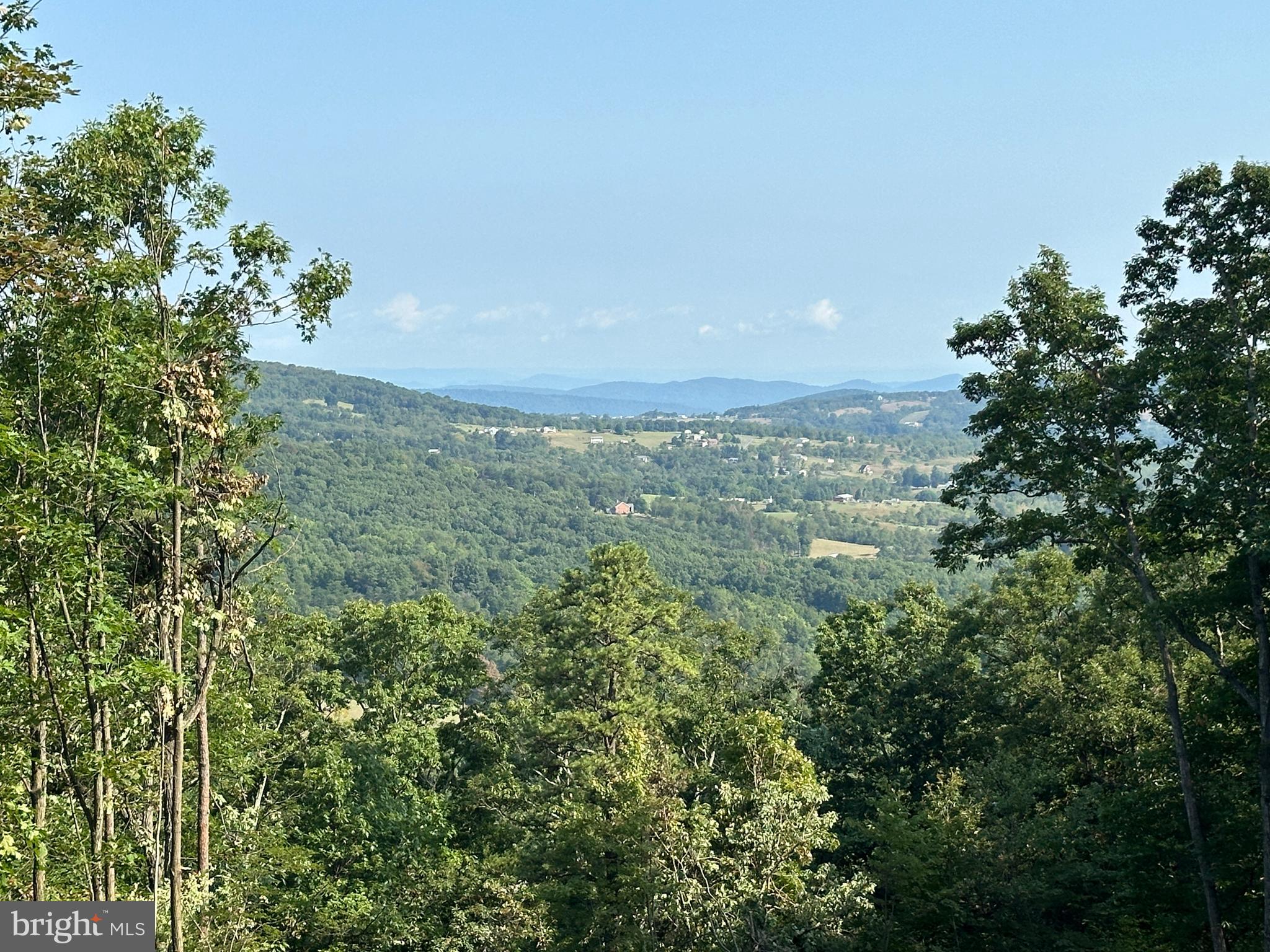 STONY MOUNTAIN LODGE - Land