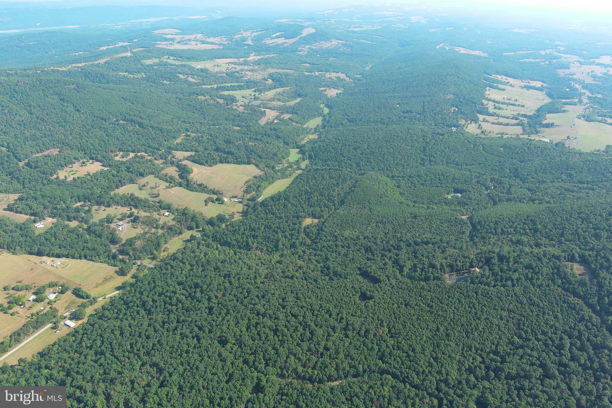 STONY MOUNTAIN LODGE - Land