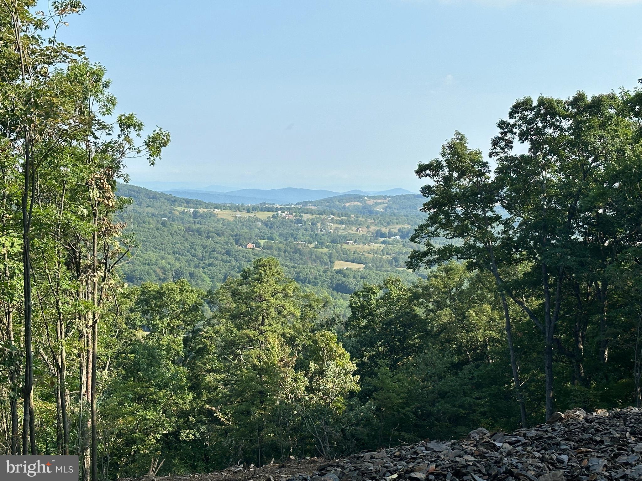 STONY MOUNTAIN LODGE - Land
