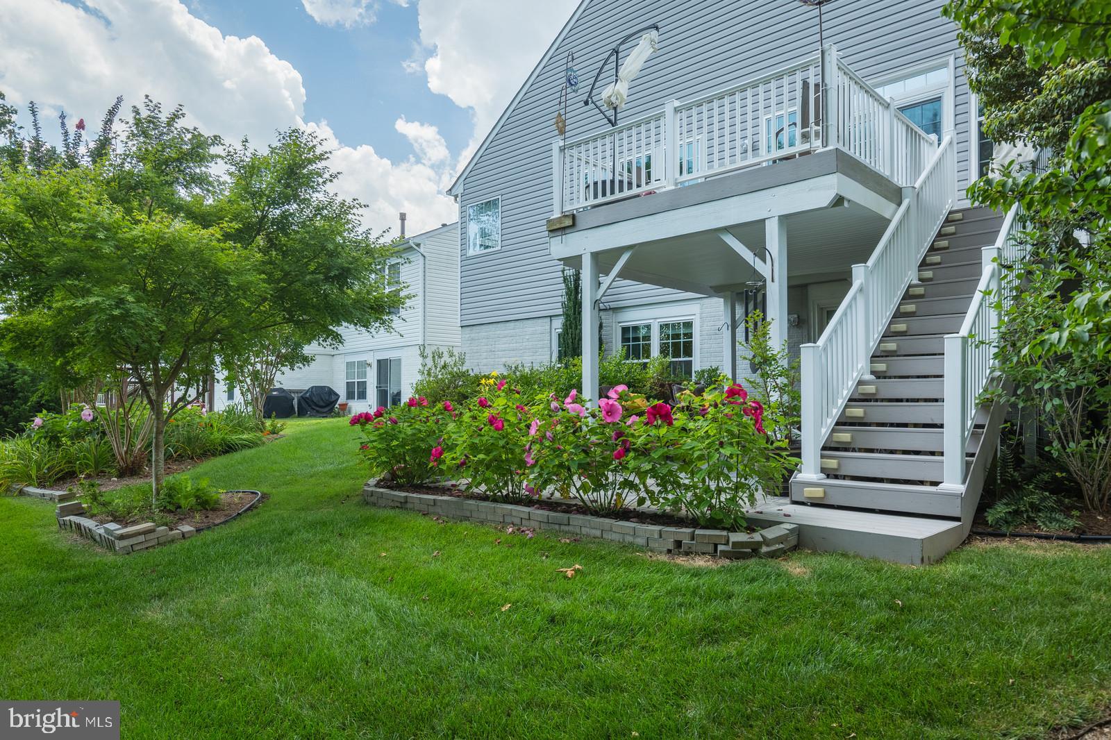 FOUR SEASONS - Residential