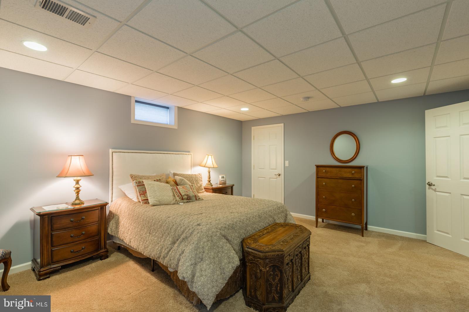 FOUR SEASONS - Residential