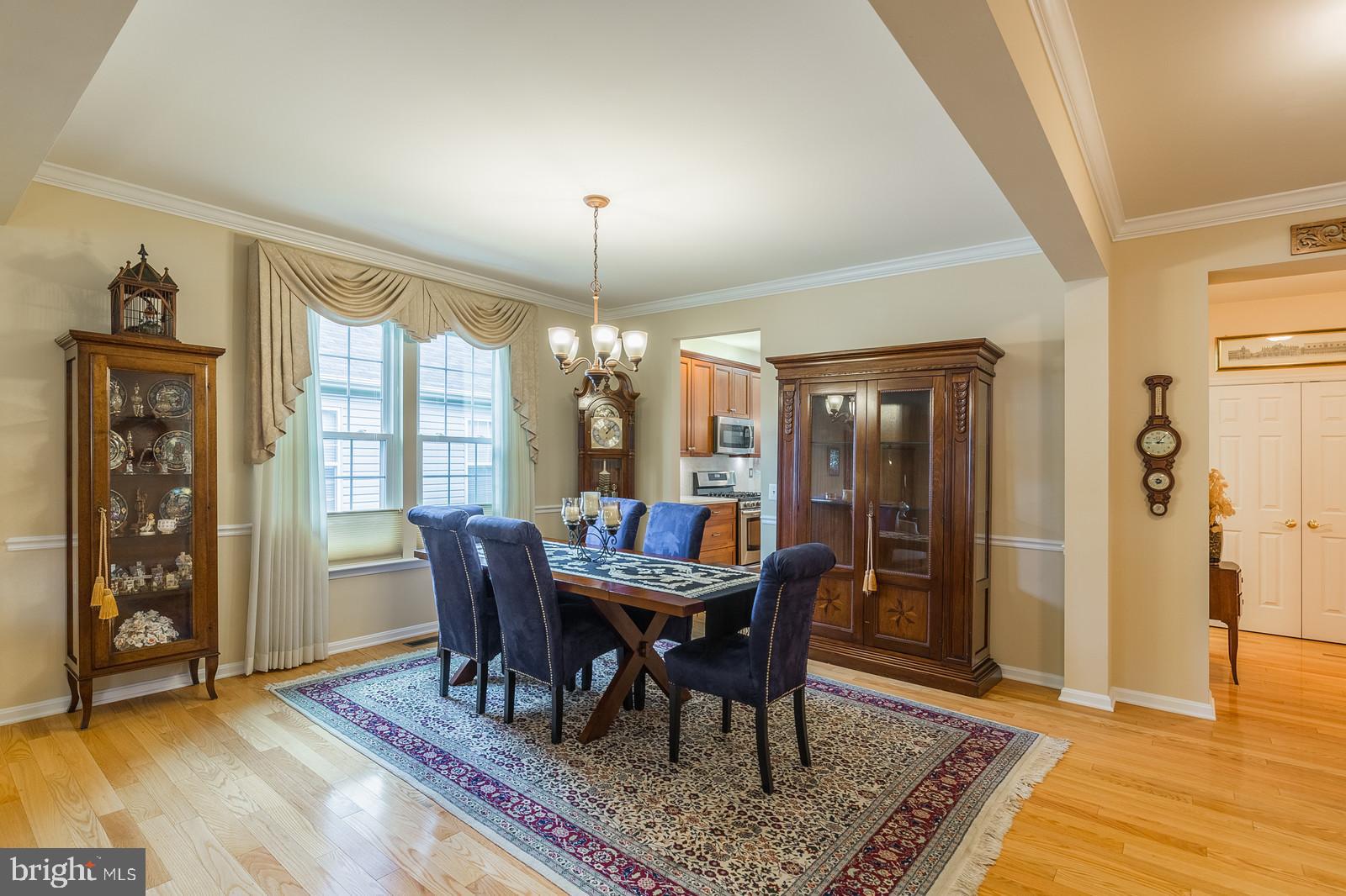 FOUR SEASONS - Residential