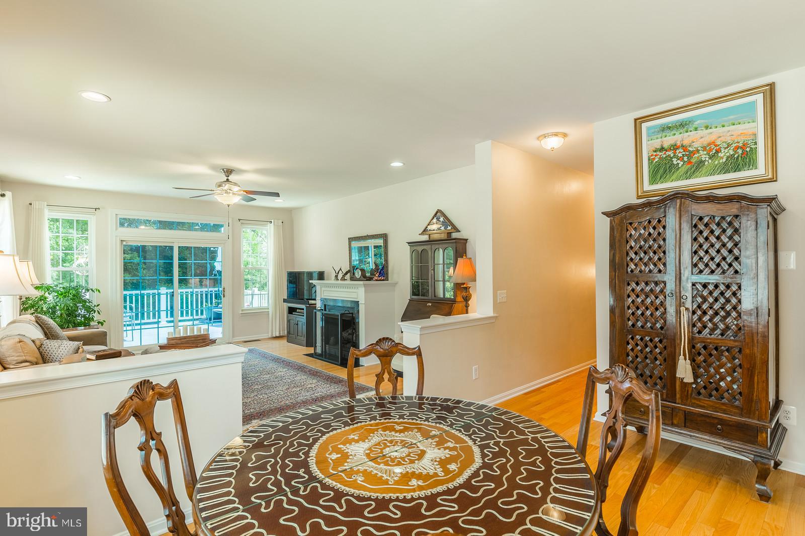 FOUR SEASONS - Residential