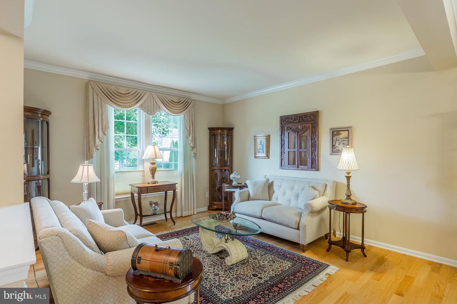 FOUR SEASONS - Residential