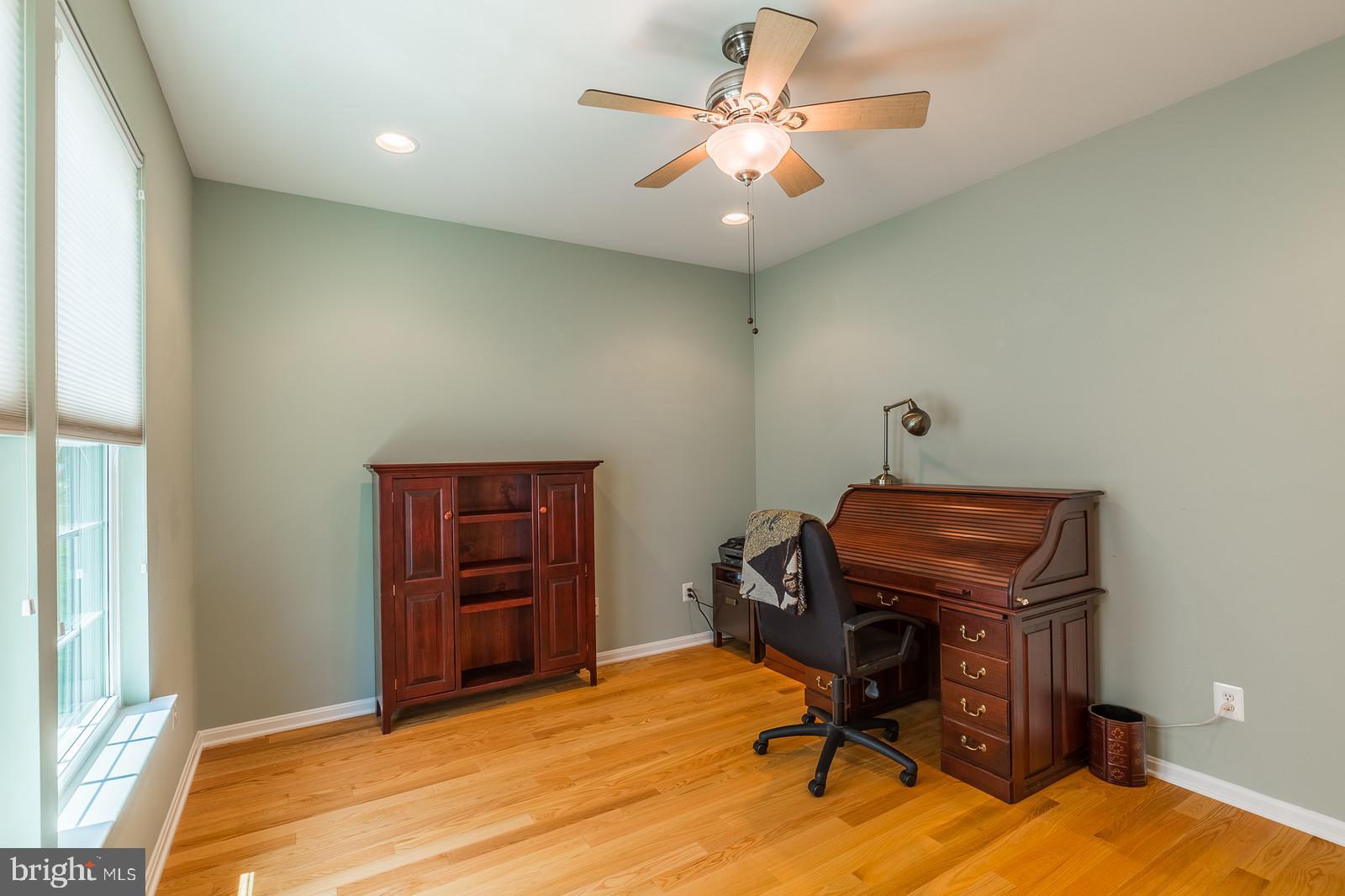 FOUR SEASONS - Residential