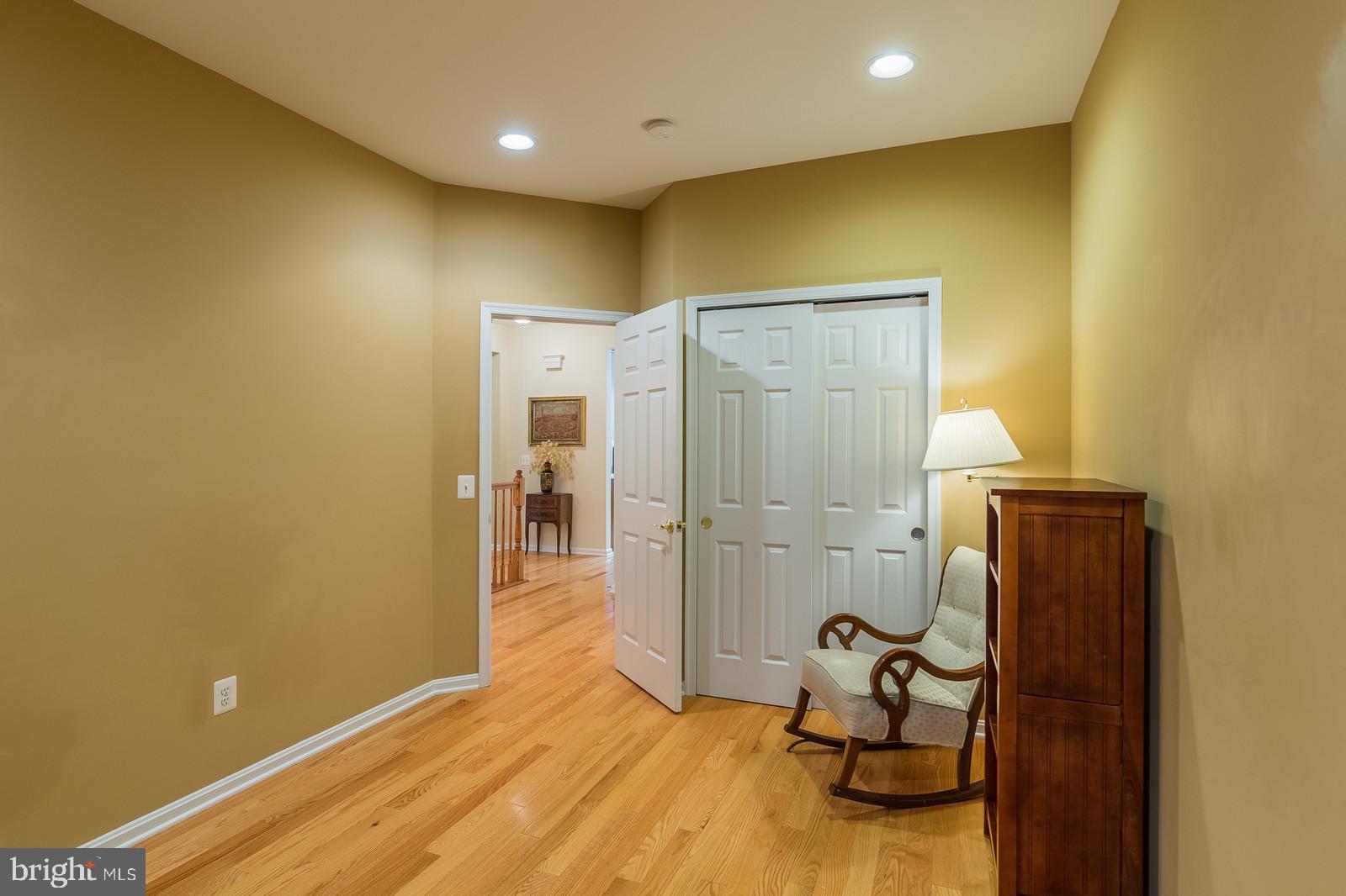 FOUR SEASONS - Residential