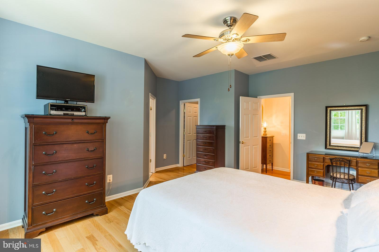 FOUR SEASONS - Residential