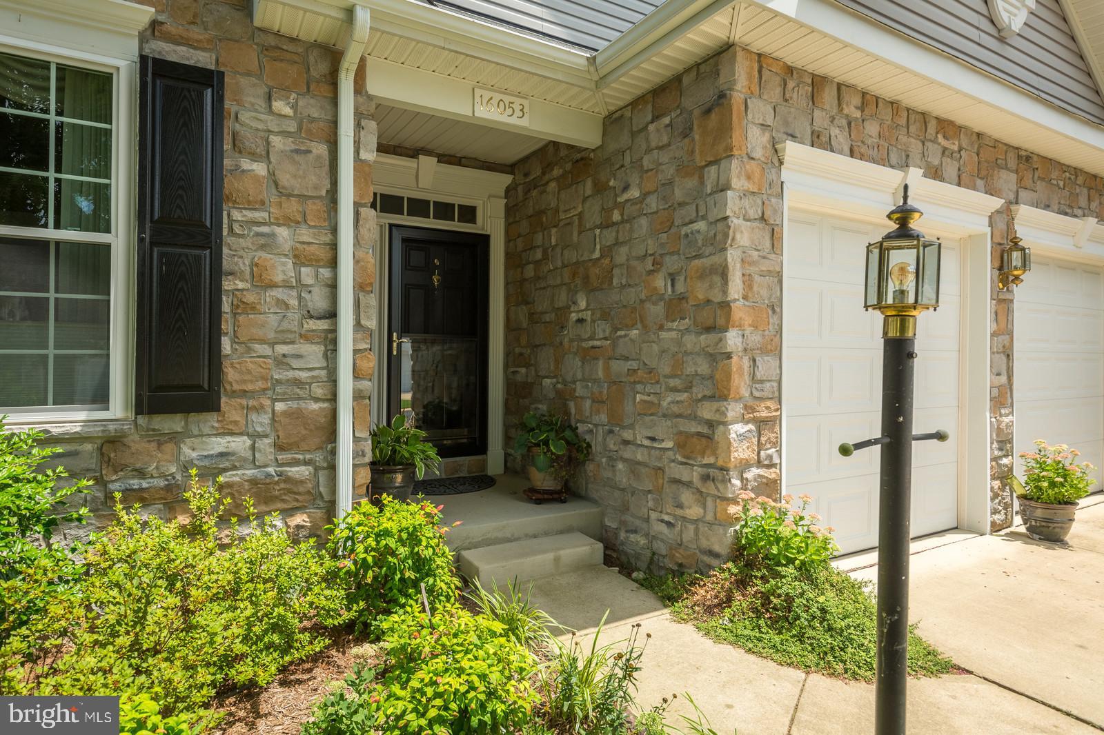 FOUR SEASONS - Residential