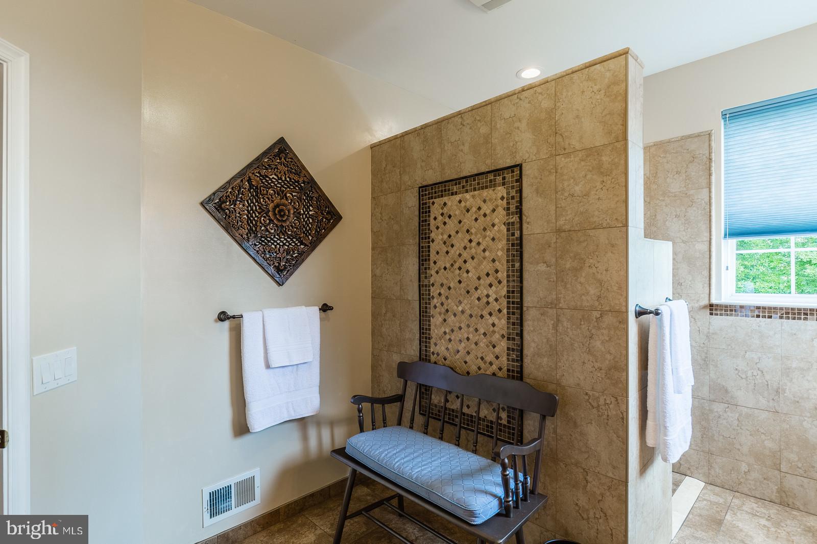 FOUR SEASONS - Residential