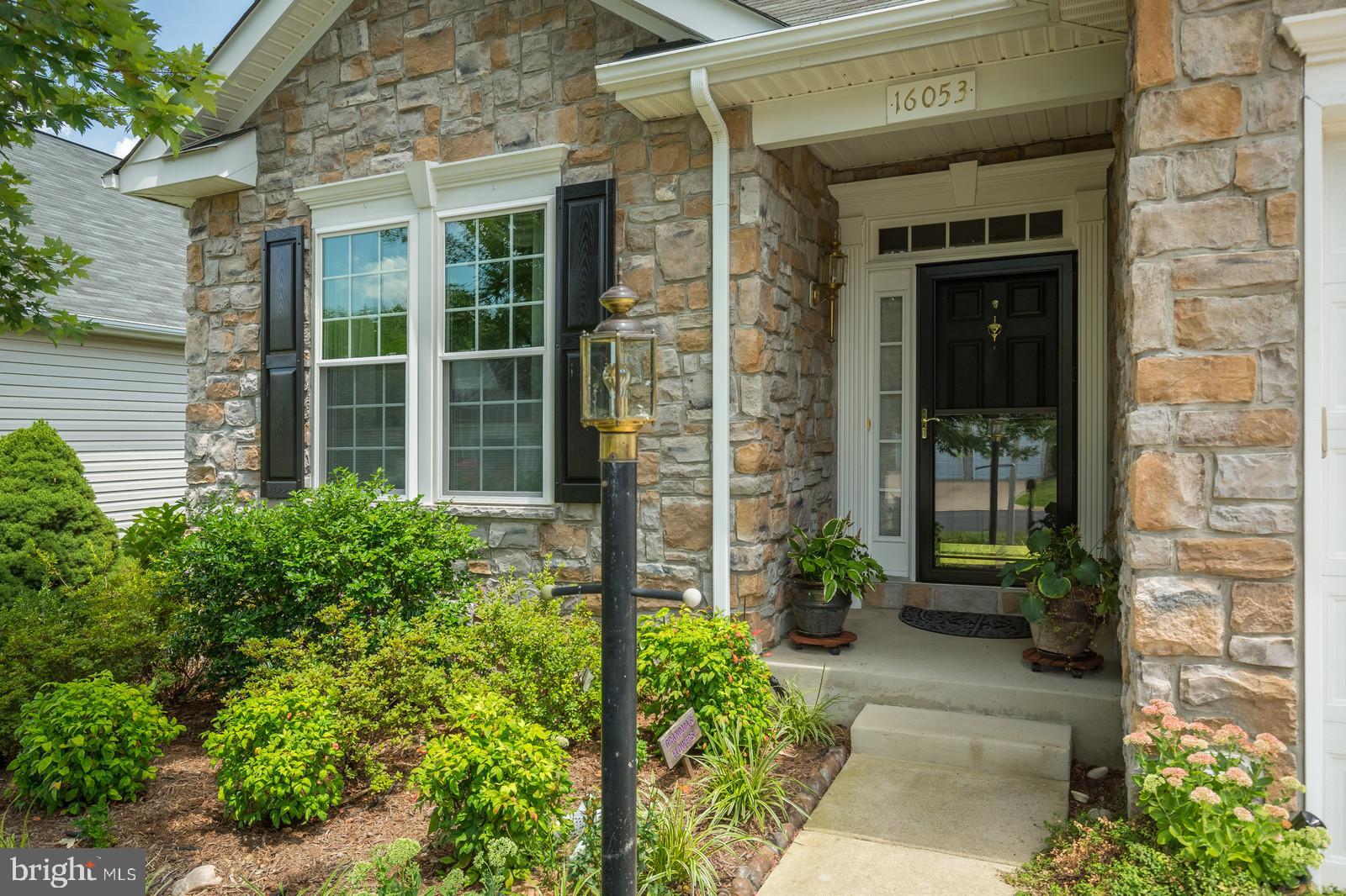 FOUR SEASONS - Residential