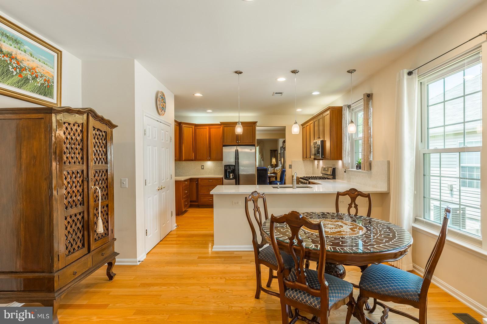 FOUR SEASONS - Residential