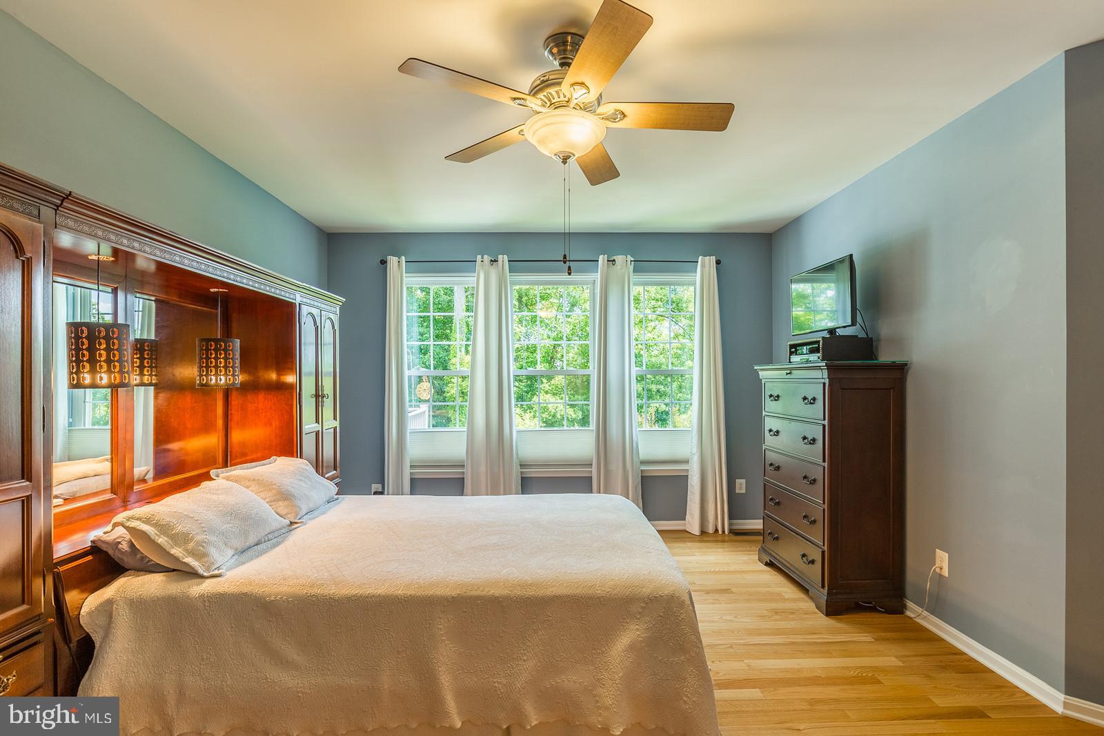 FOUR SEASONS - Residential