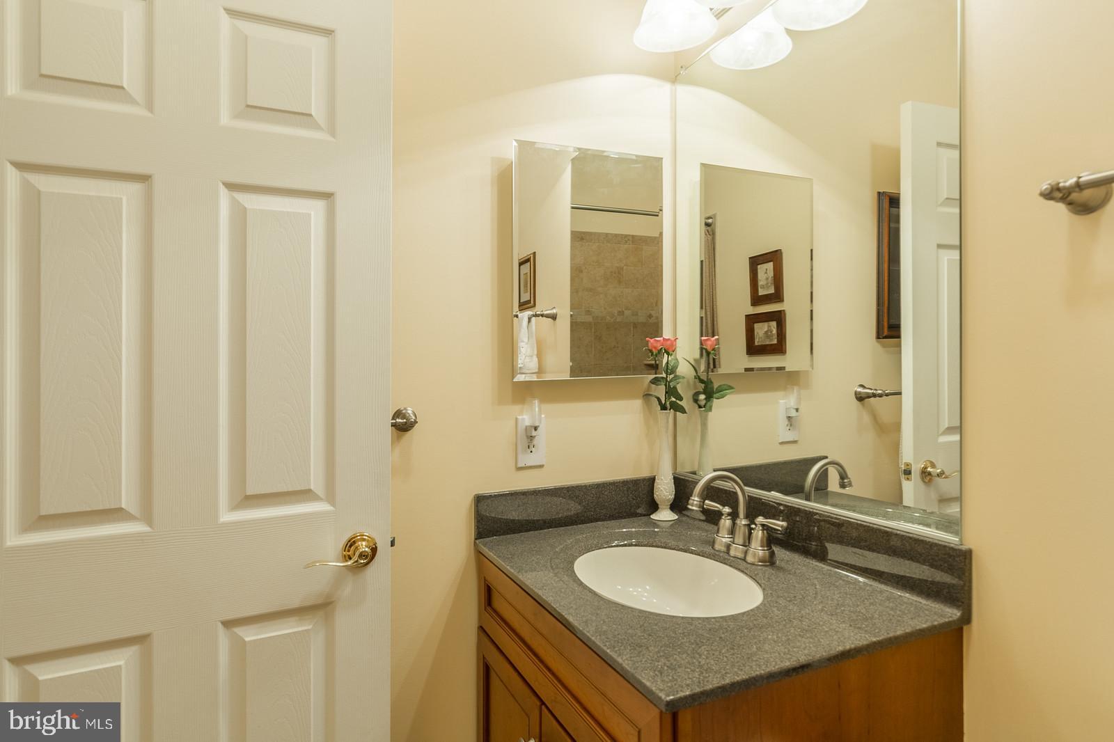 FOUR SEASONS - Residential