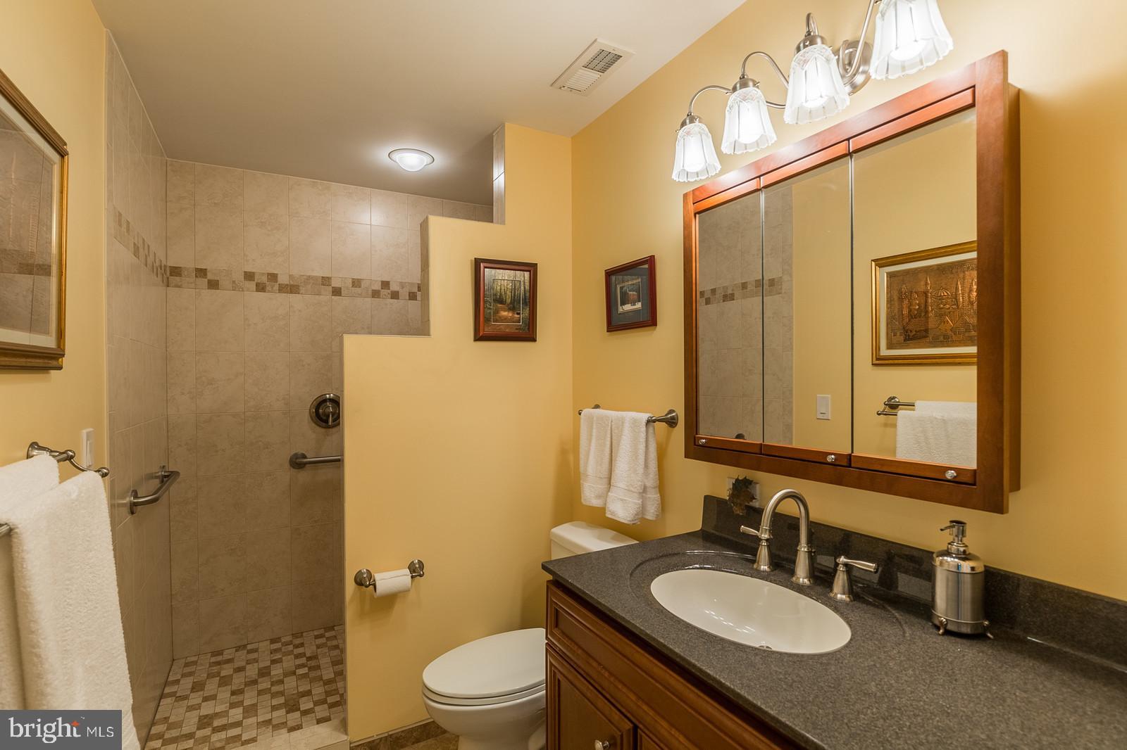 FOUR SEASONS - Residential