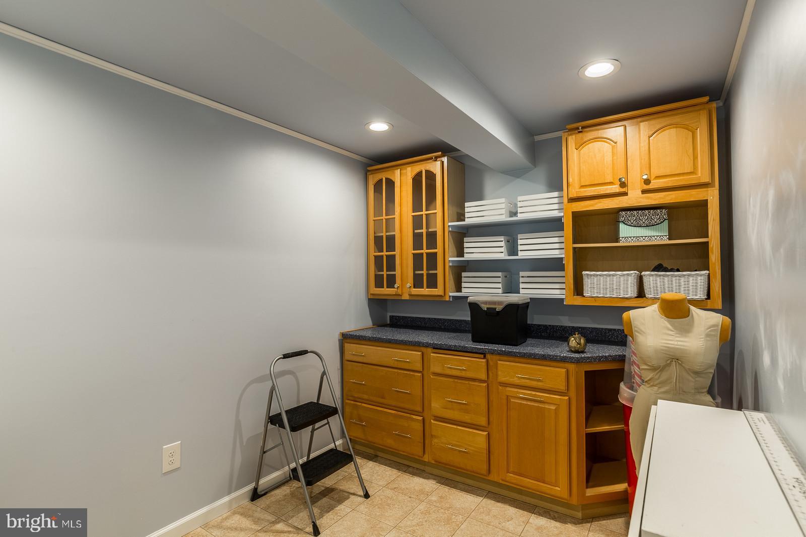 FOUR SEASONS - Residential