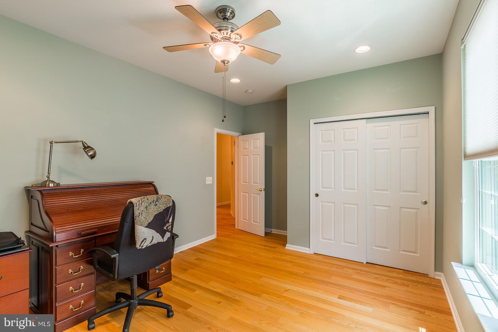 FOUR SEASONS - Residential