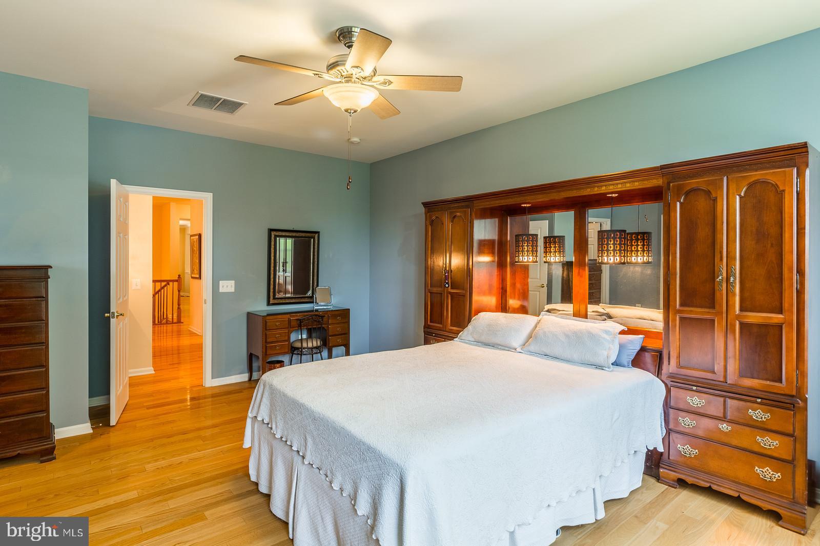 FOUR SEASONS - Residential