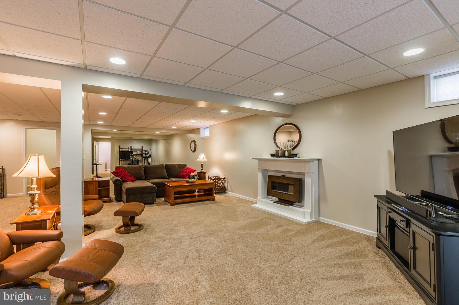 FOUR SEASONS - Residential