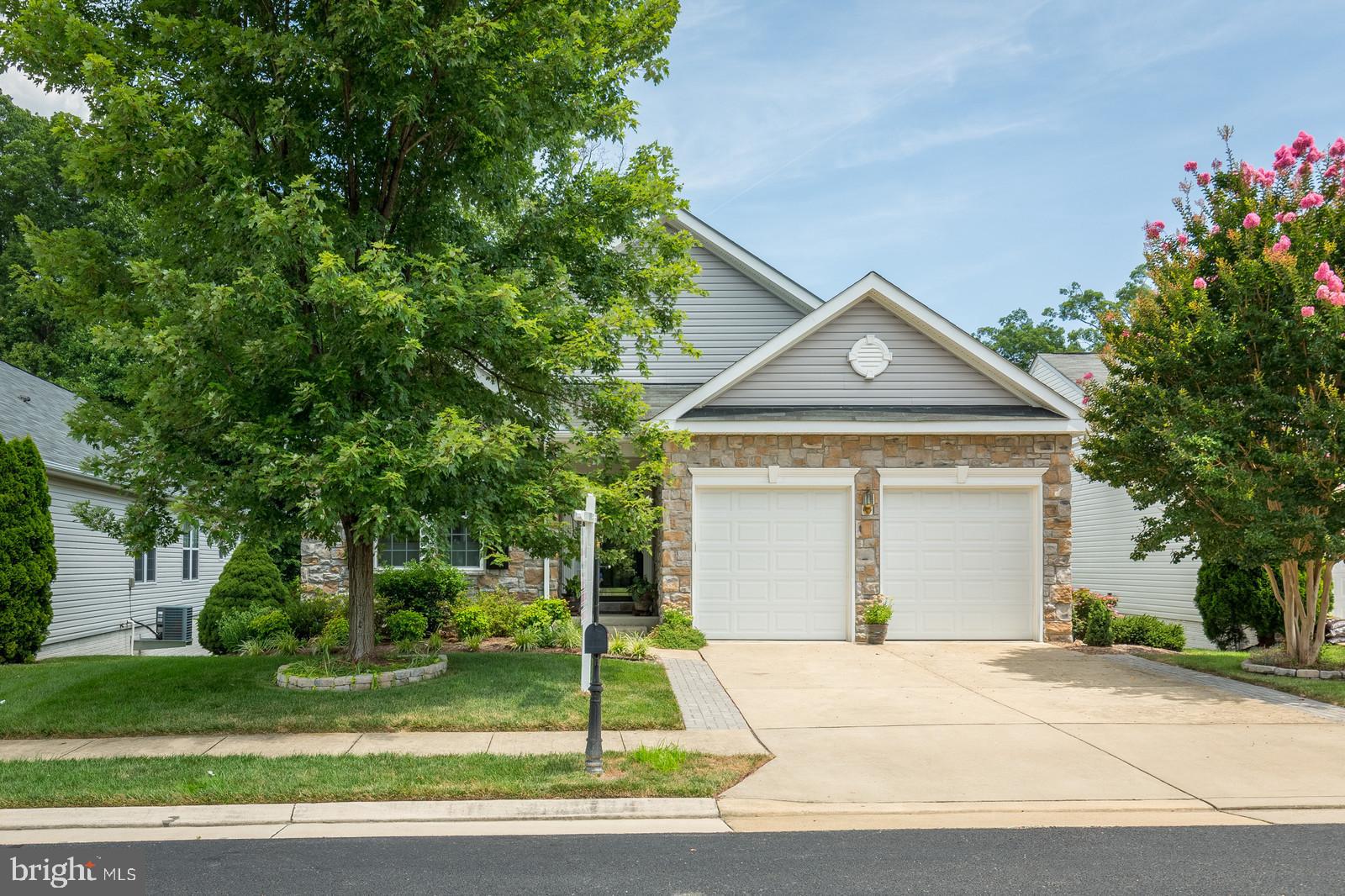 FOUR SEASONS - Residential