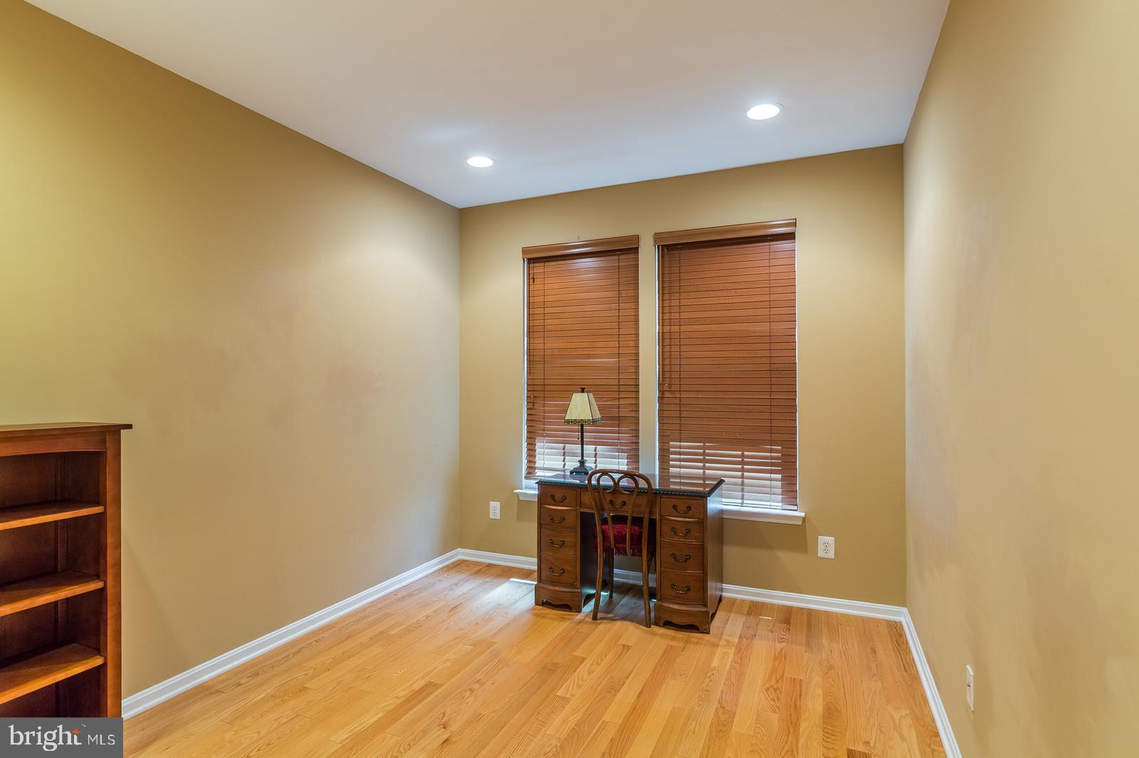 FOUR SEASONS - Residential