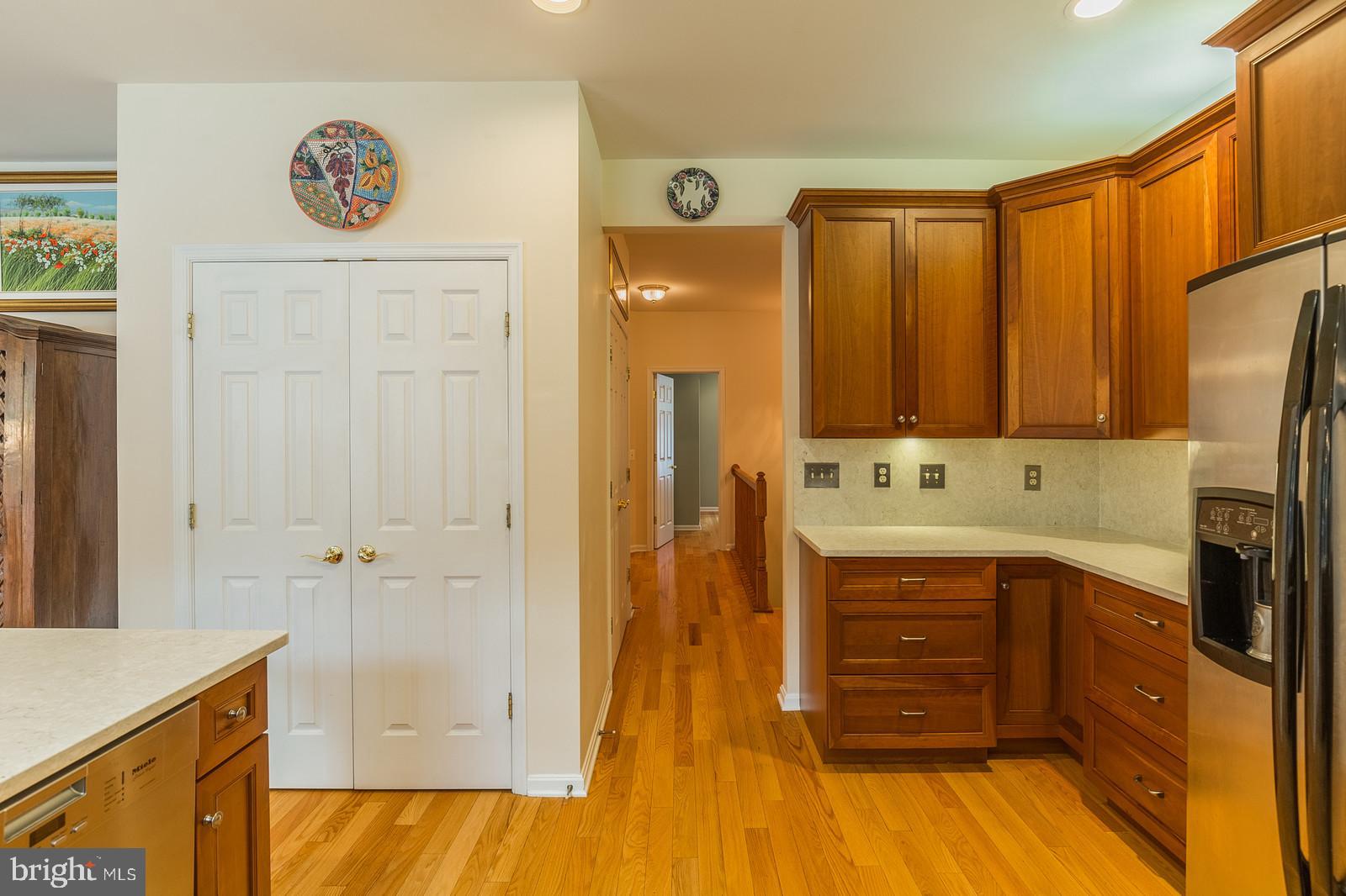 FOUR SEASONS - Residential