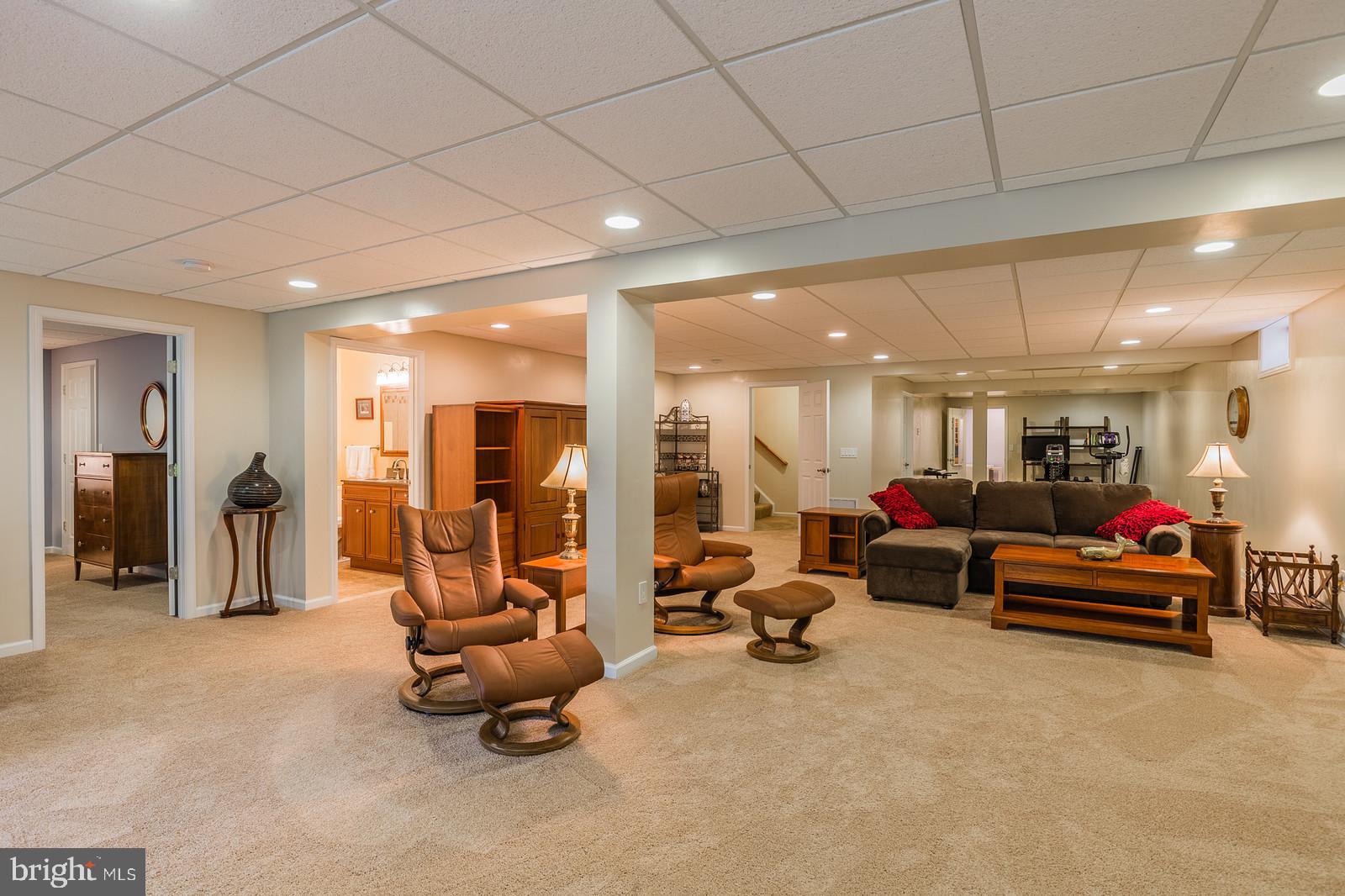 FOUR SEASONS - Residential