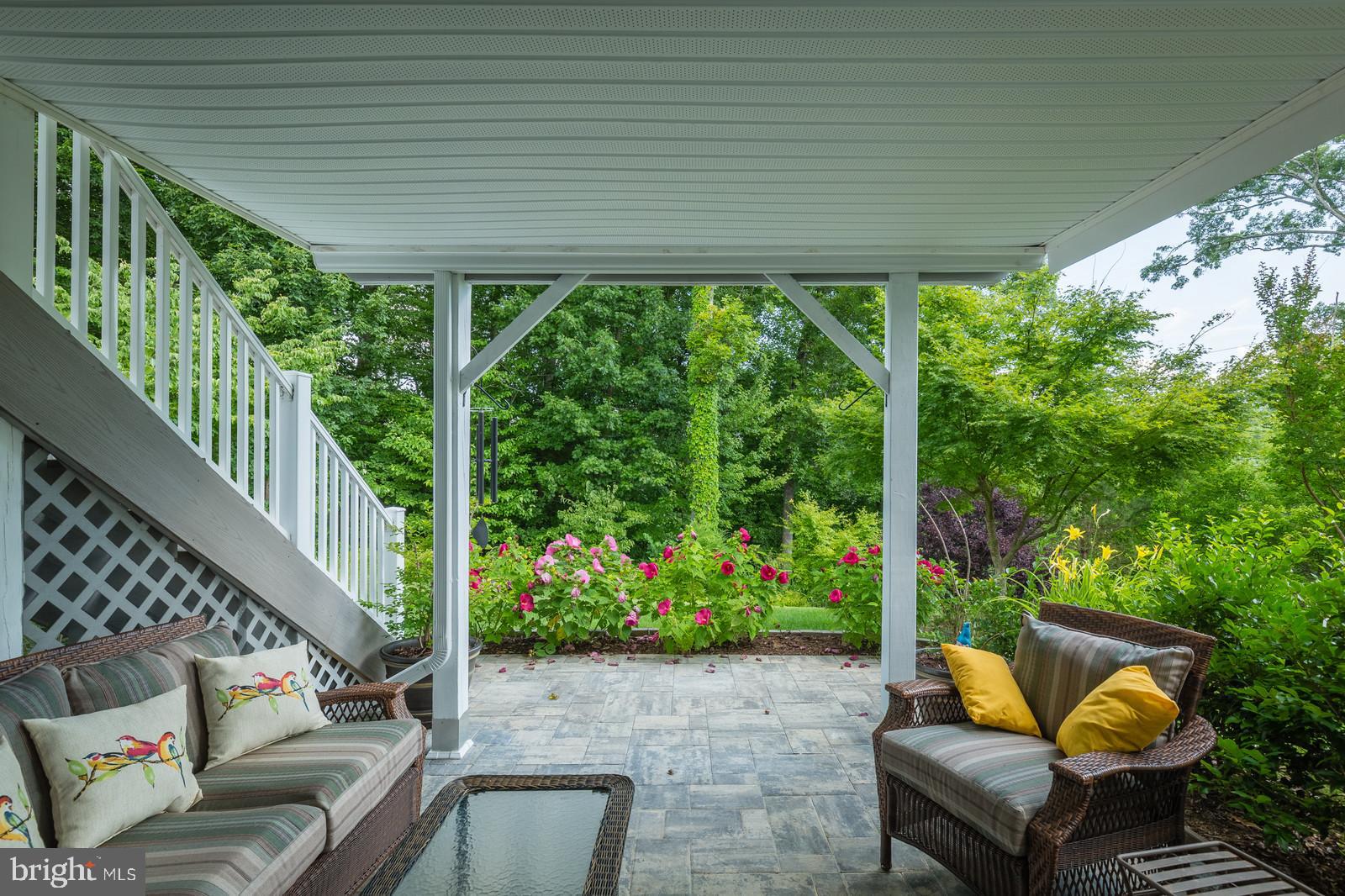 FOUR SEASONS - Residential